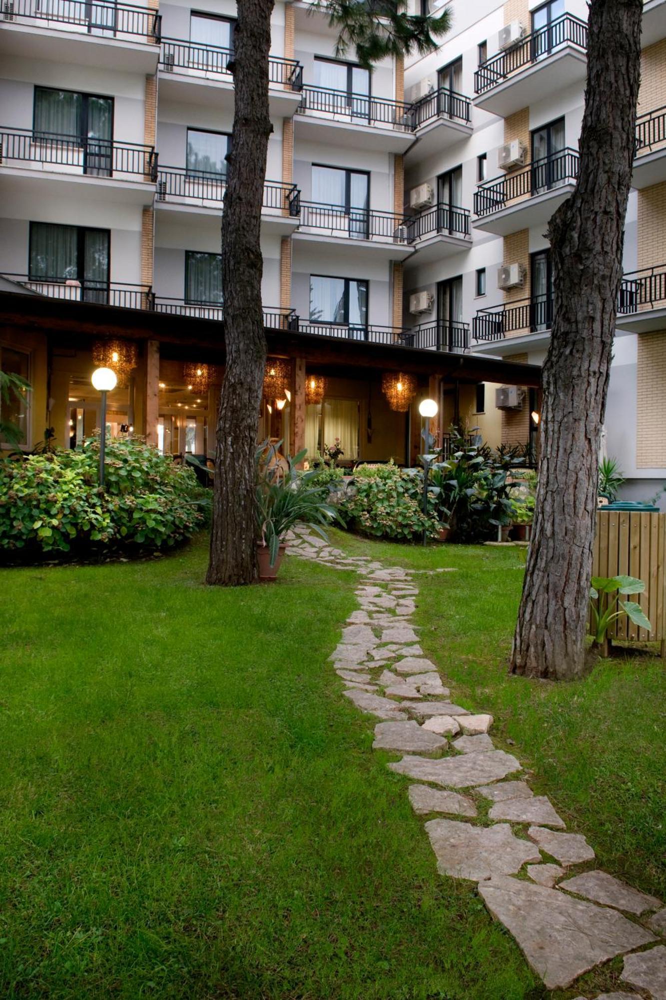 Park Hotel Латина Екстер'єр фото