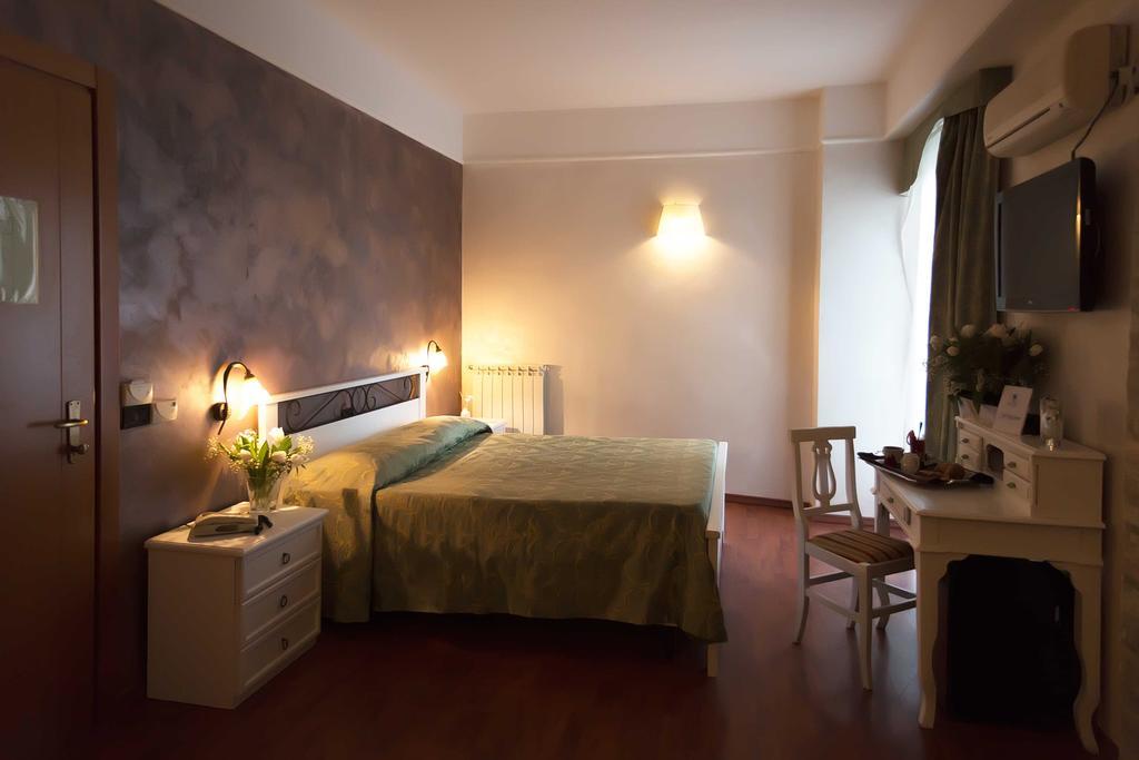 Park Hotel Латина Екстер'єр фото