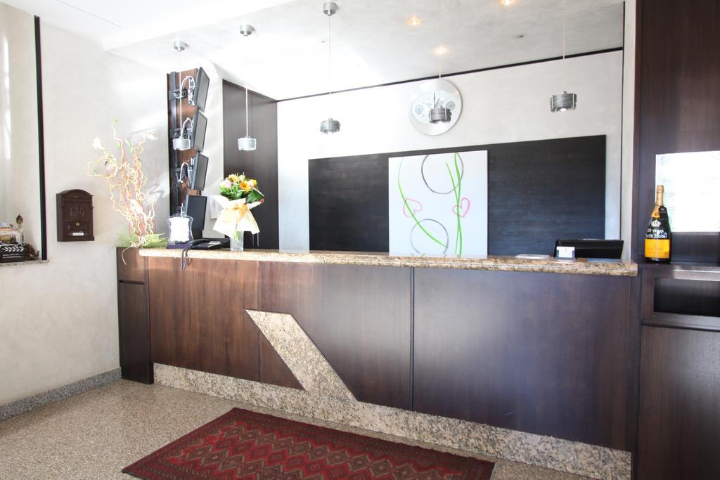 Park Hotel Латина Екстер'єр фото