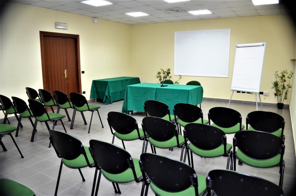 Park Hotel Латина Екстер'єр фото