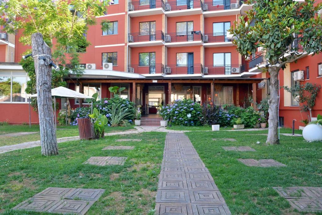 Park Hotel Латина Екстер'єр фото