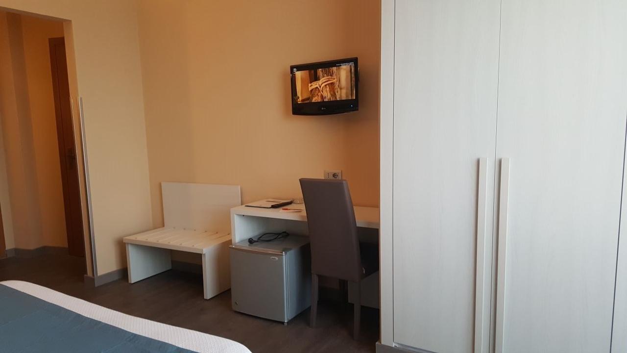 Park Hotel Латина Екстер'єр фото