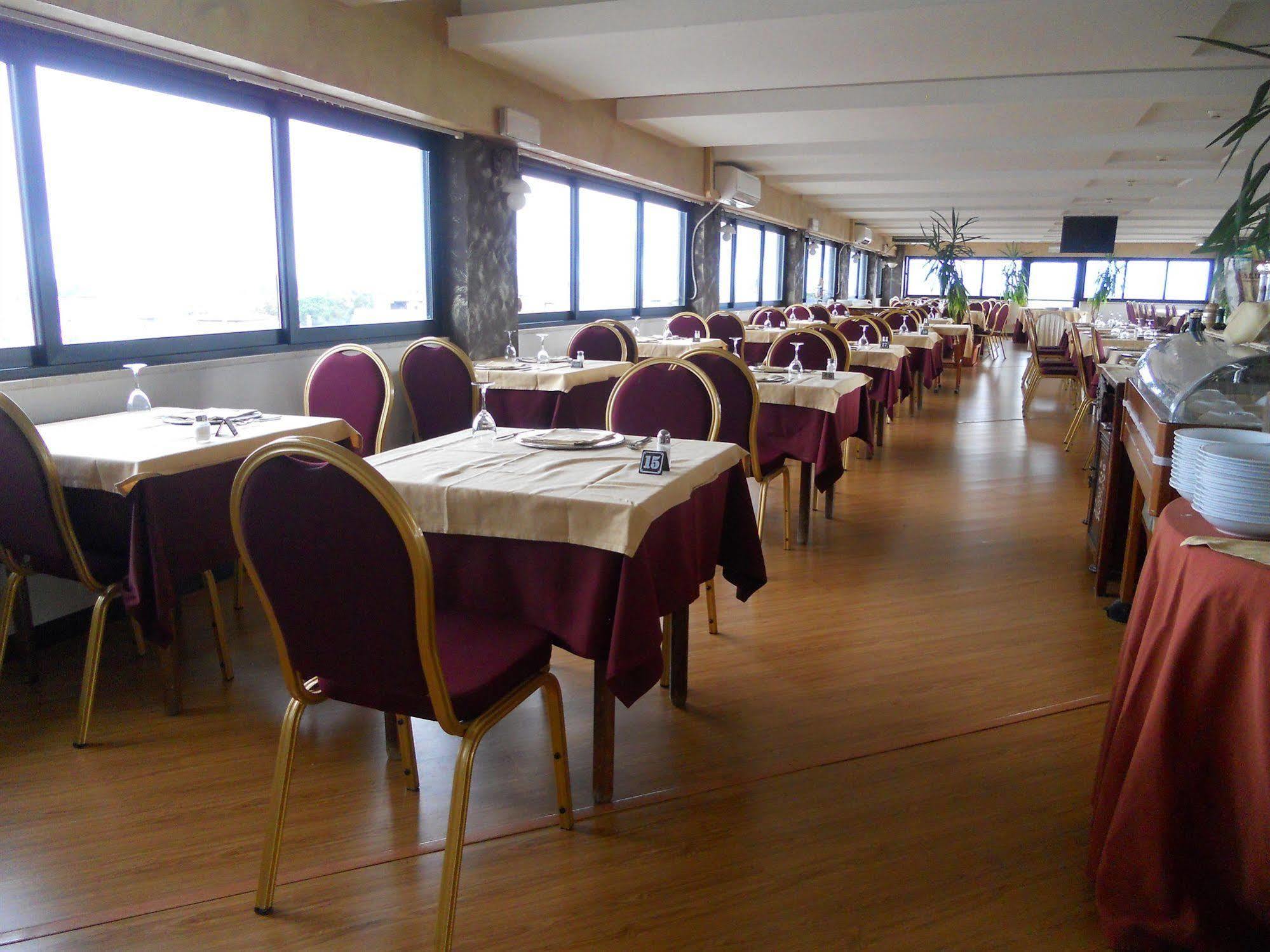 Park Hotel Латина Екстер'єр фото