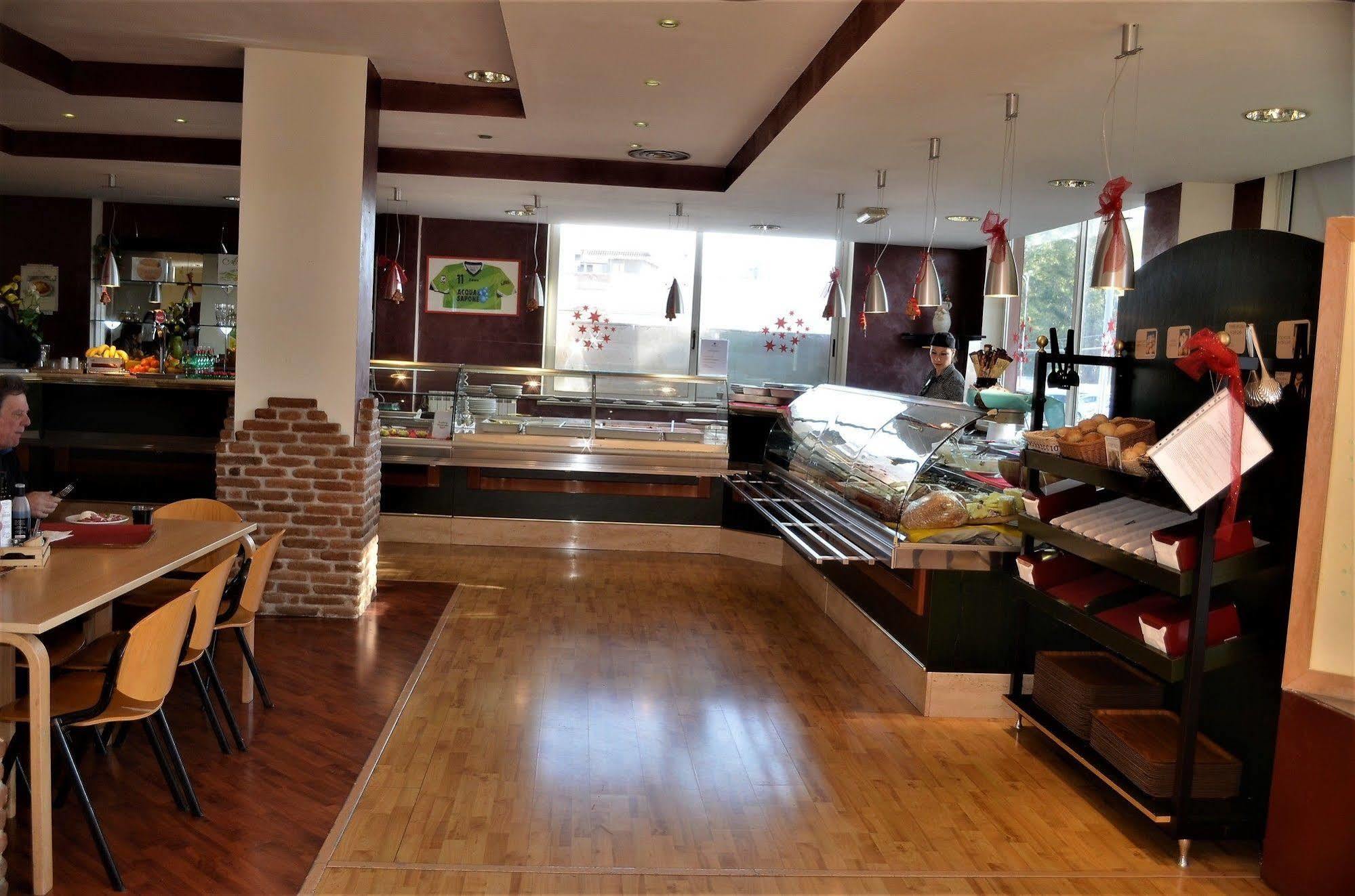 Park Hotel Латина Екстер'єр фото