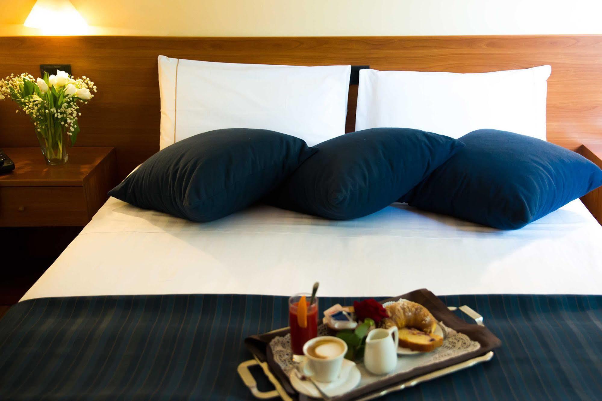 Park Hotel Латина Екстер'єр фото
