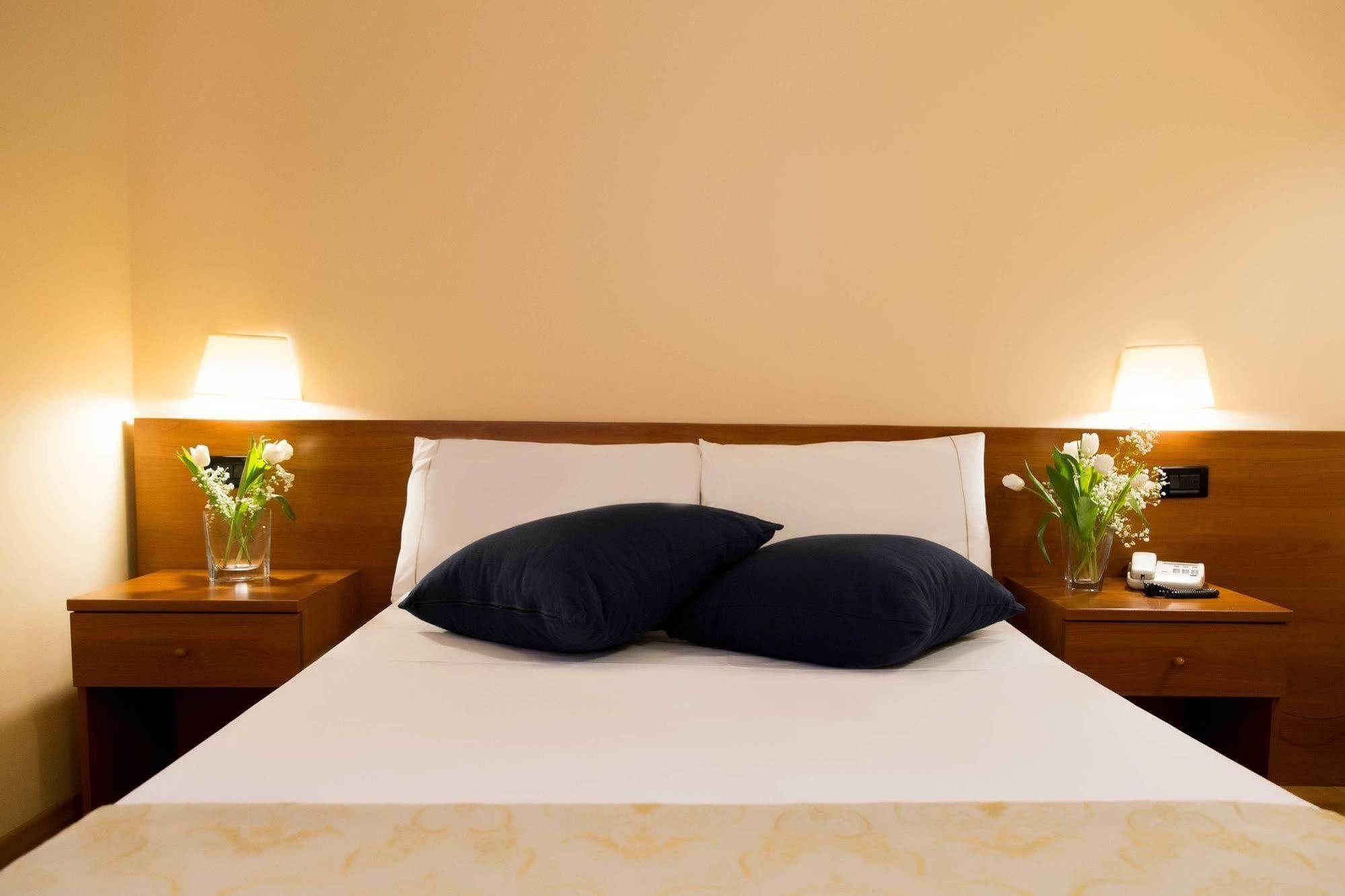 Park Hotel Латина Екстер'єр фото
