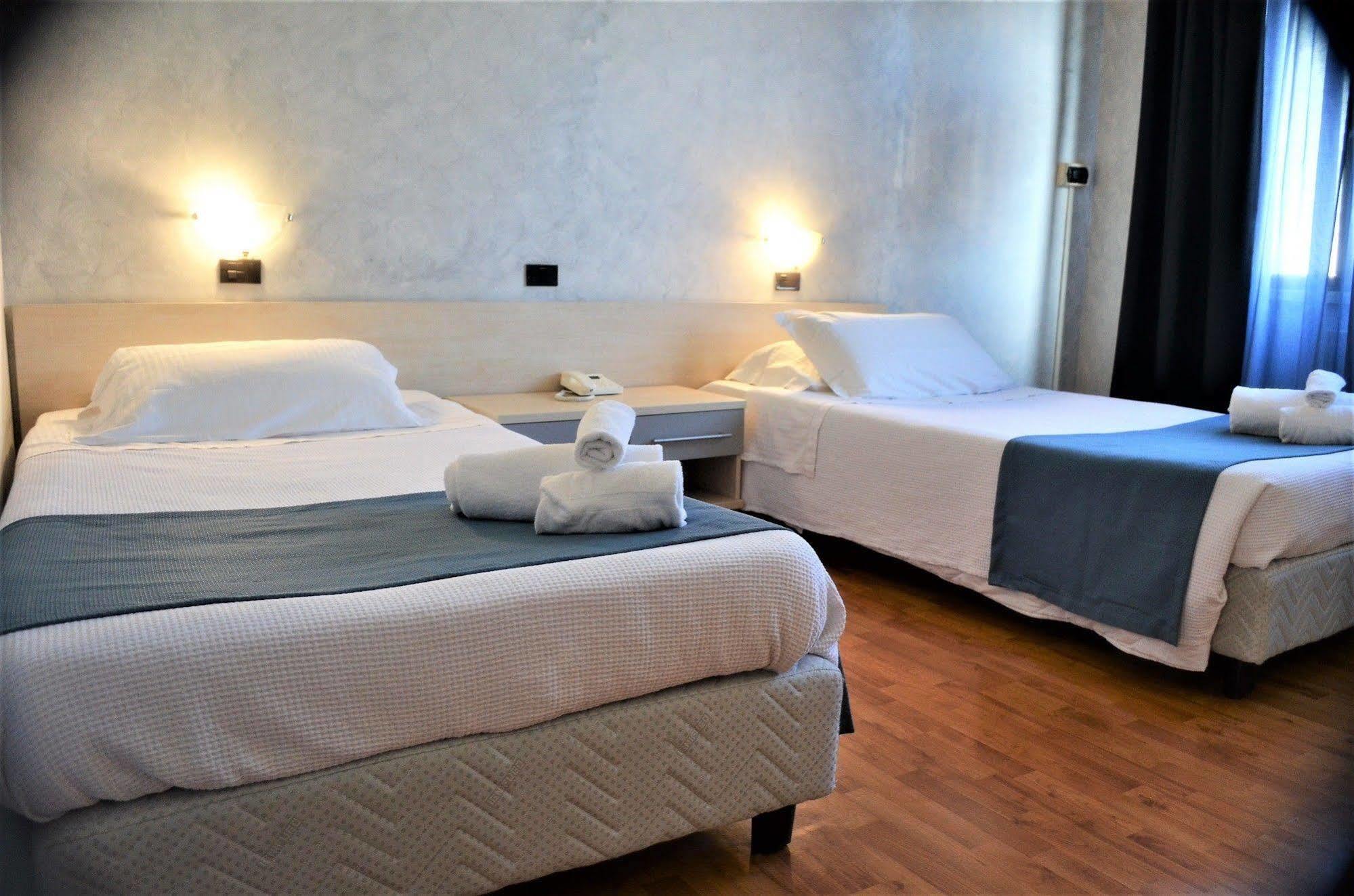 Park Hotel Латина Екстер'єр фото