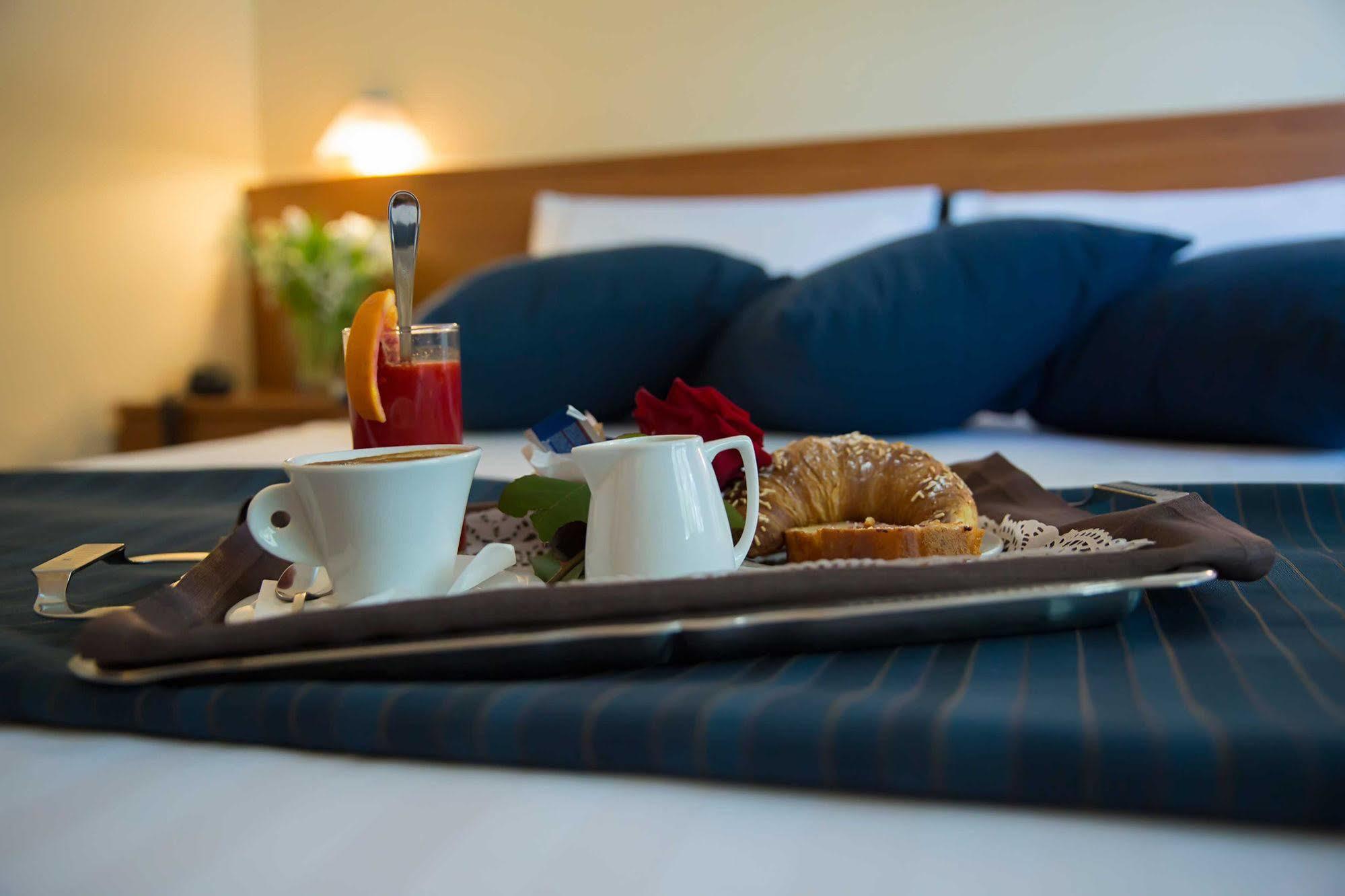 Park Hotel Латина Екстер'єр фото