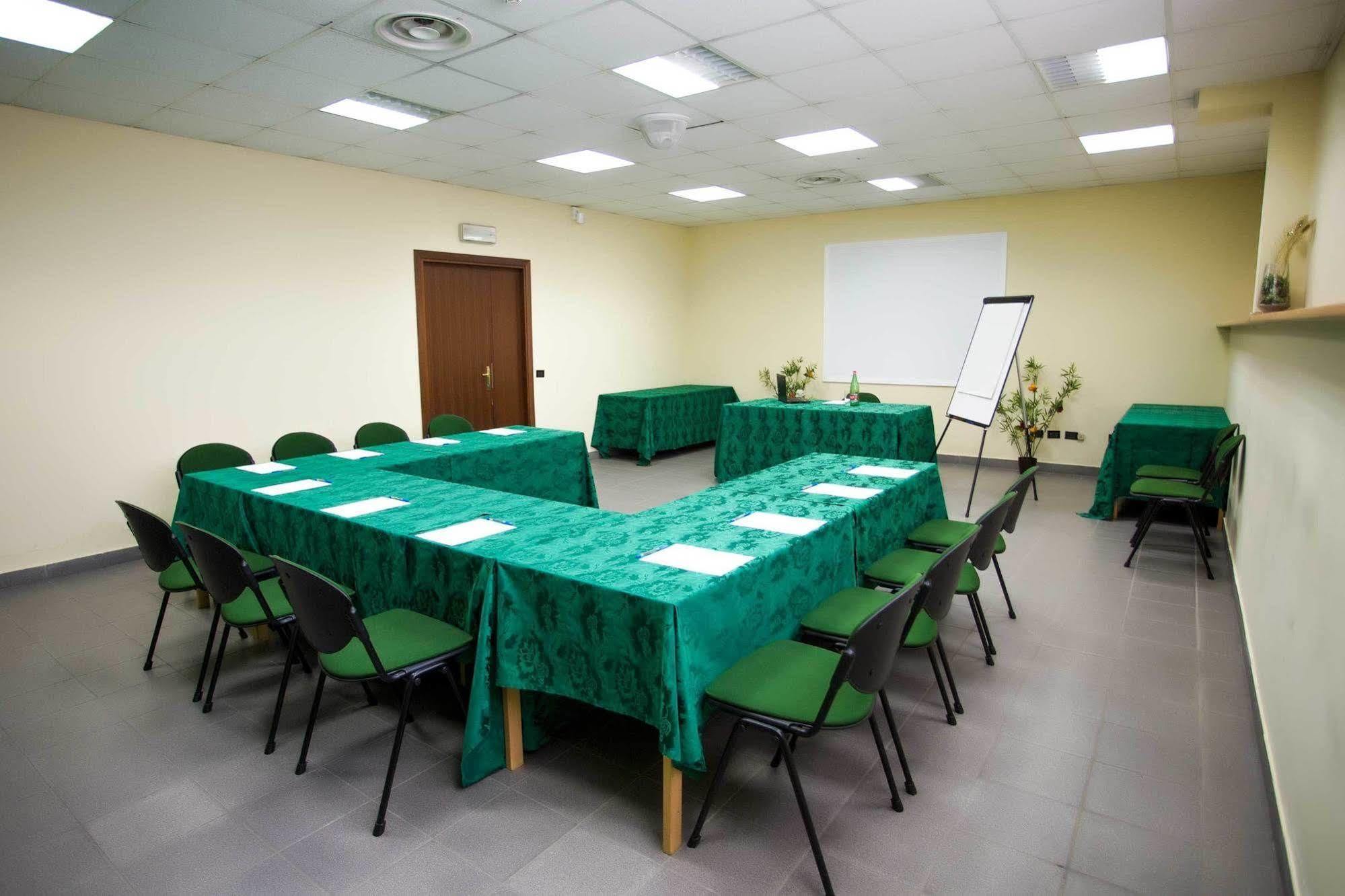 Park Hotel Латина Екстер'єр фото