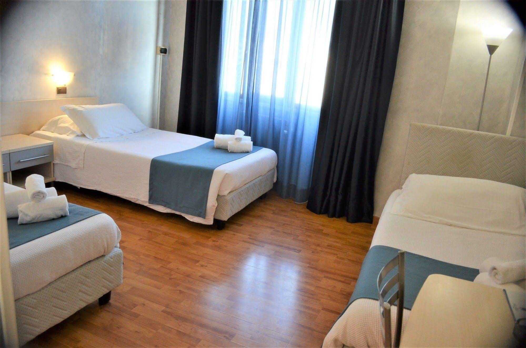 Park Hotel Латина Екстер'єр фото