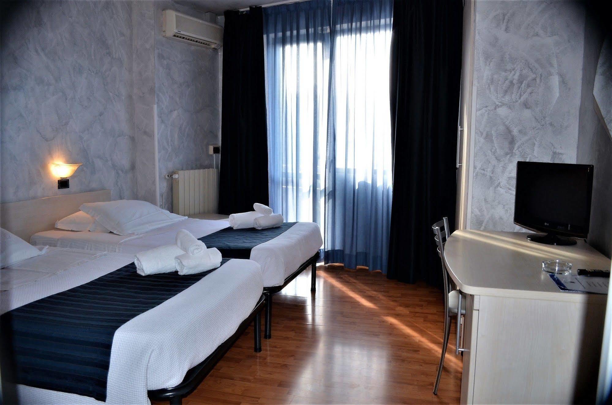 Park Hotel Латина Екстер'єр фото