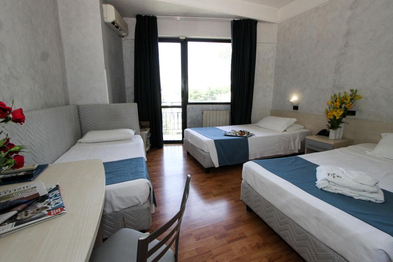 Park Hotel Латина Екстер'єр фото
